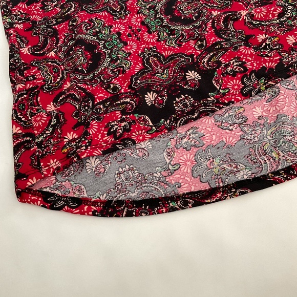 LuLaRoe Classic Tee - Red & Black - Like New - Picture 7 of 13